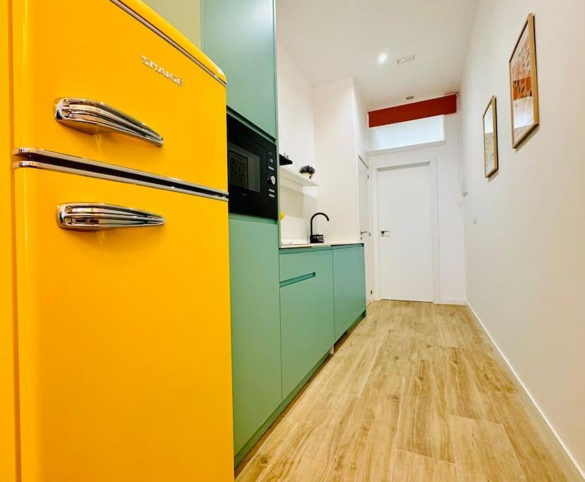 Color & Design Next To Russafa Soho Apartment Valencia Exterior photo