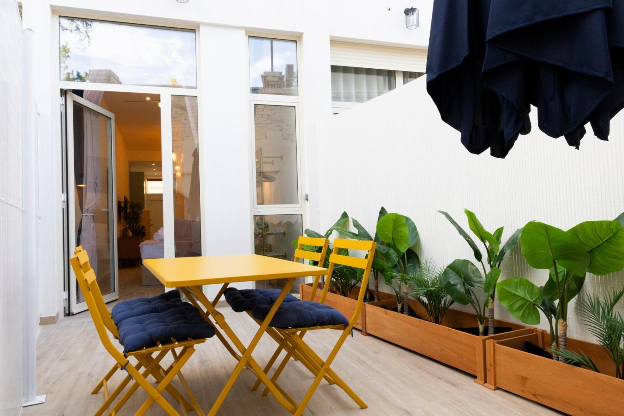 Color & Design Next To Russafa Soho Apartment Valencia Exterior photo